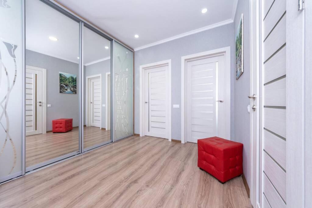 Квартира Люкс В Жк Лебединый, Ул. Ревуцкого 40 Г Kyiv Exterior foto